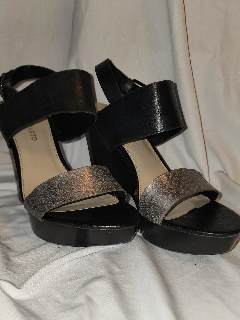 Frank Sarto Size 9.5m Women’s Black‎ and Metallic Silver Platform Sandals